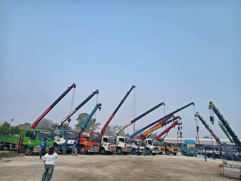 รถเครนพนัสนิคม