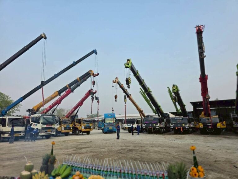 รถเครนนิคมบ่อวิน